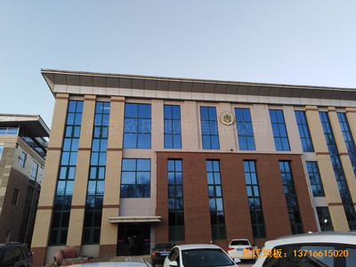 內(nèi)蒙古扎蘭屯職業(yè)學(xué)院籃球館體育木地板鋪裝案例