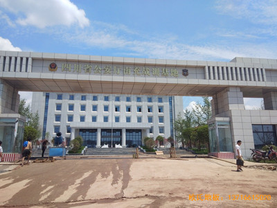 南充特戰(zhàn)訓(xùn)練基地籃球館運(yùn)動地板安裝案例