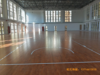 安徽上派學(xué)區(qū)中心學(xué)?；@球館體育木地板安裝案例