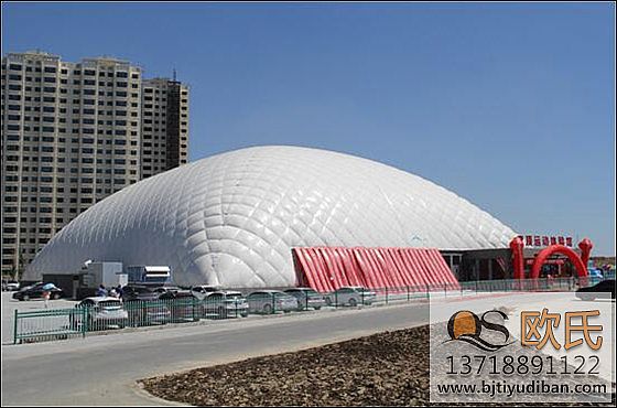 新疆排云氣膜館運(yùn)動(dòng)木地板成功案例