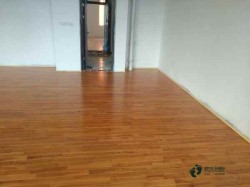 中等體育場地地板施工團隊