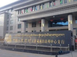學(xué)校松木舞臺(tái)場(chǎng)館地板施工工藝